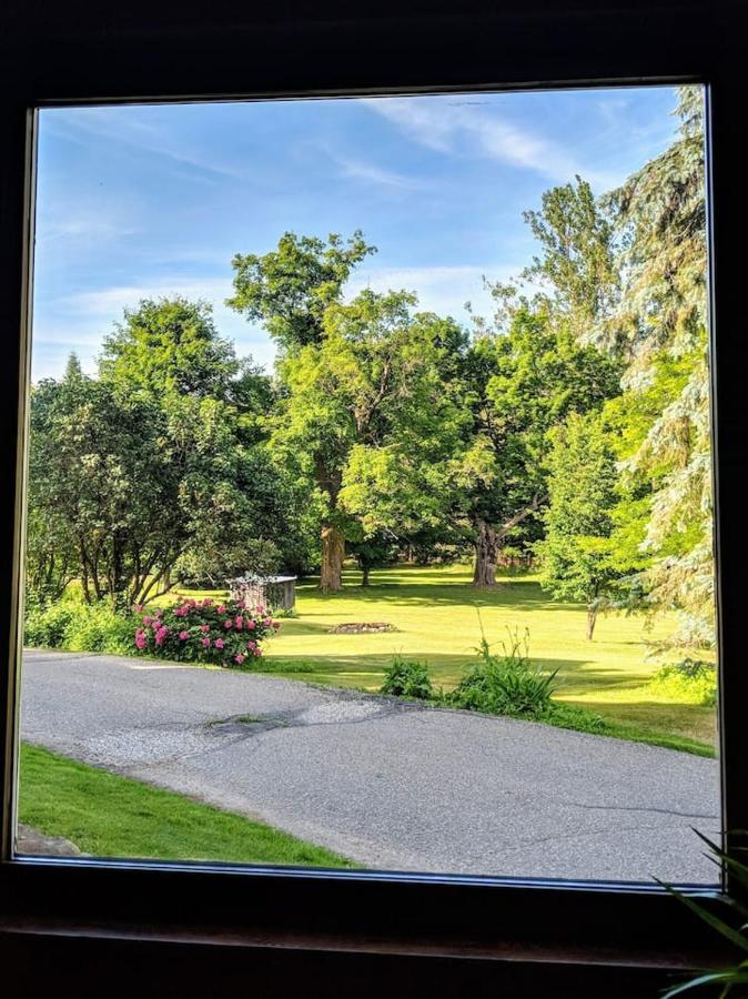 The Front Porch Room Of A 140-Year-Old Victorian House Orangeville Εξωτερικό φωτογραφία
